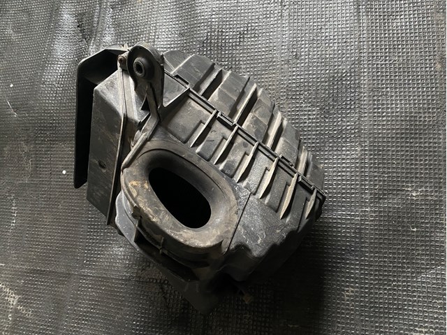  Корпус воздушного фильтра 8200947663 RENAULT