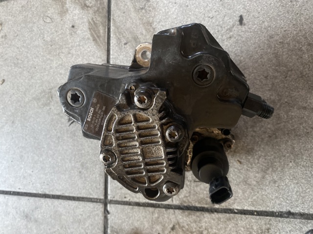 Насос топливный высокого давления 8689590 VOLVO