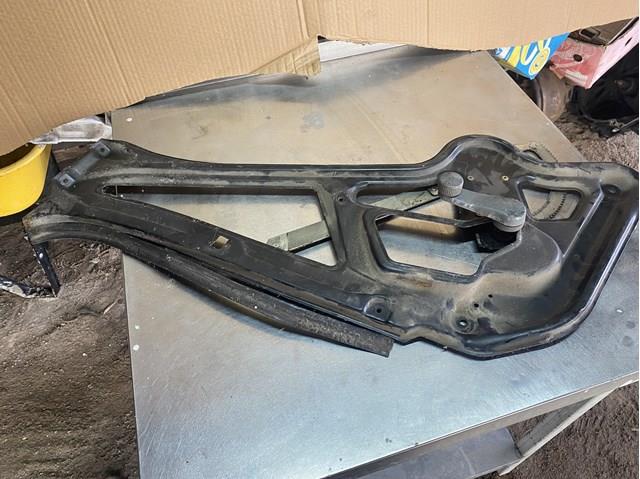 Ручка подъема стекла двери передней 9017600402 MERCEDES