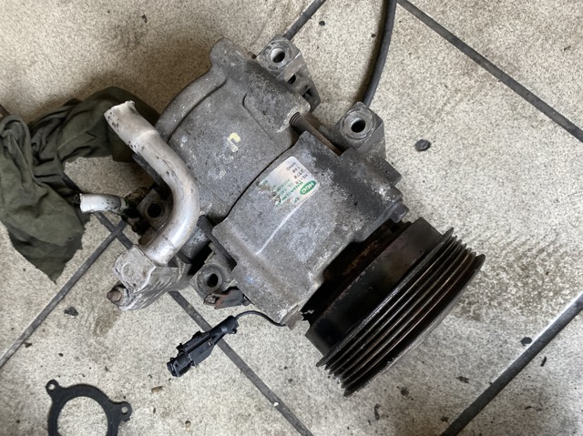 Насос кондиционера 977012E200 HYUNDAI