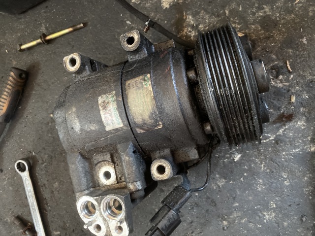 Компрессор климатической установки 977014A950 HYUNDAI