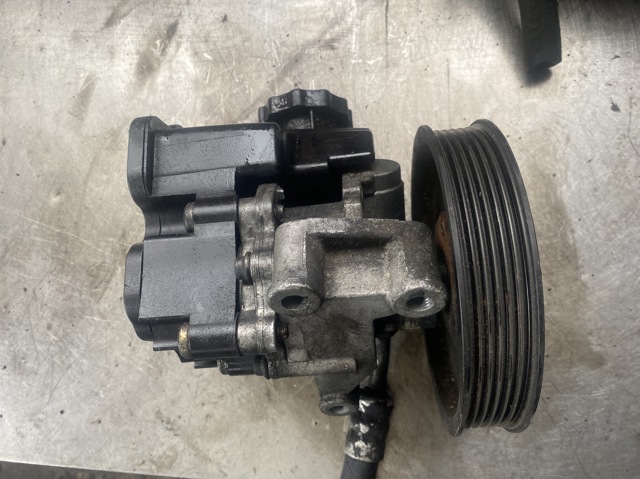 Насос рулевого механизма A0024667101 MERCEDES