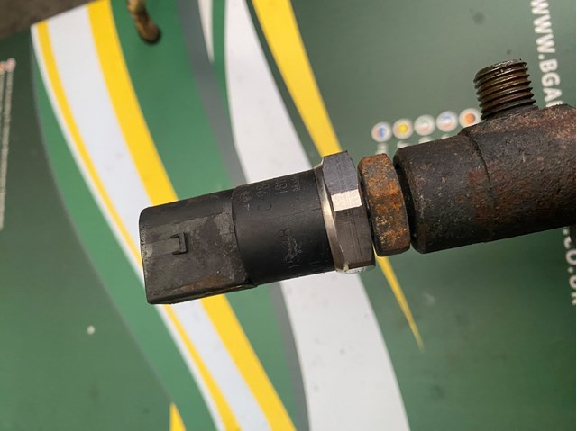 Датчик давления топлива Mercedes Sprinter 1 2-t