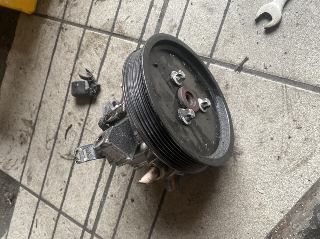 Насос ГУР A0044661301 MERCEDES