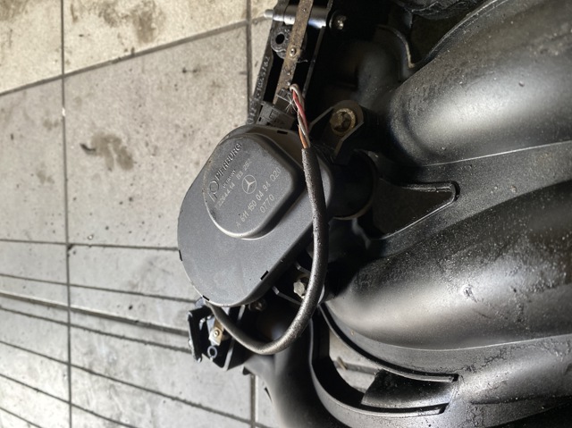 Клапан (актуатор) привода заслонок впускного коллектора A6111500494 MERCEDES