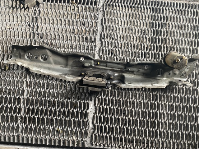 Кронштейн радиатора верхний CC115D066AC FORD