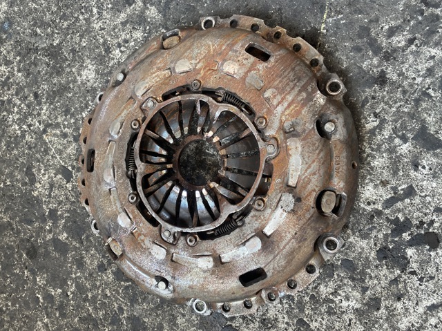 Нажимной диск сцепления L30416410B MAZDA