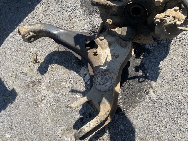 Рычаг передней подвески нижний, правый MB109648 MITSUBISHI