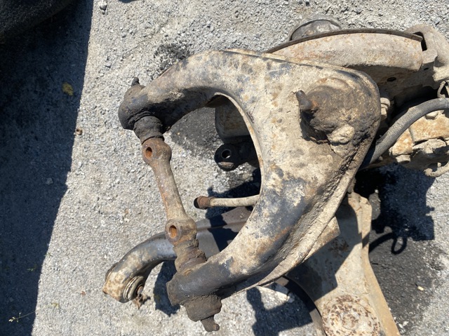 Рычаг передней подвески верхний правый MB241156 MITSUBISHI