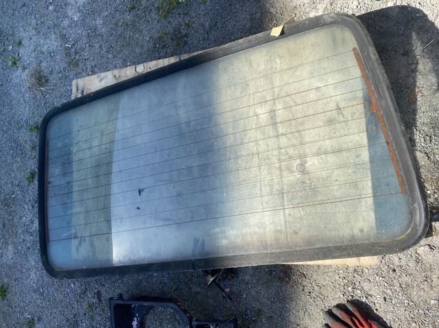 Стекло крышки багажника MB510477 MITSUBISHI