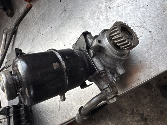 Помпа ГУР MR223480 MITSUBISHI