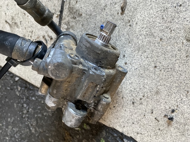Насос ГУР MR374897 MITSUBISHI