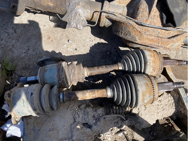 Привод передний правый Mitsubishi Pajero 3