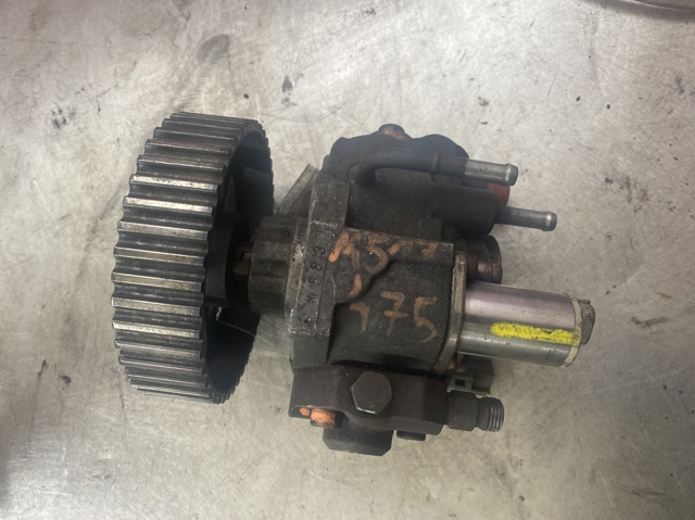 Насос топливный высокого давления (ТНВД) RF7J13800A MAZDA