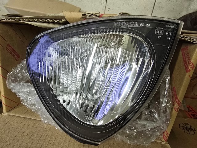 Левый фонарь указателя поворота 8152005020 TOYOTA