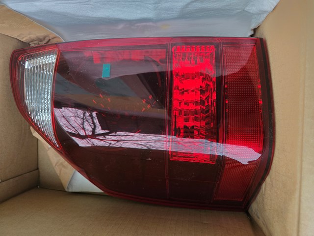 Задний левый стоп Mitsubishi Pajero 3
