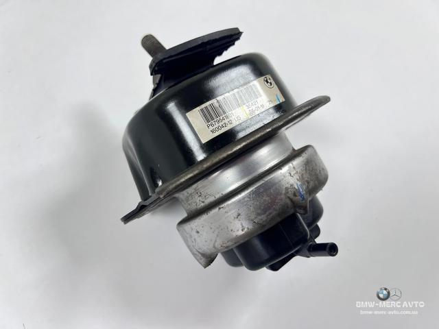 Левая опора двигателя 22116795418 BMW
