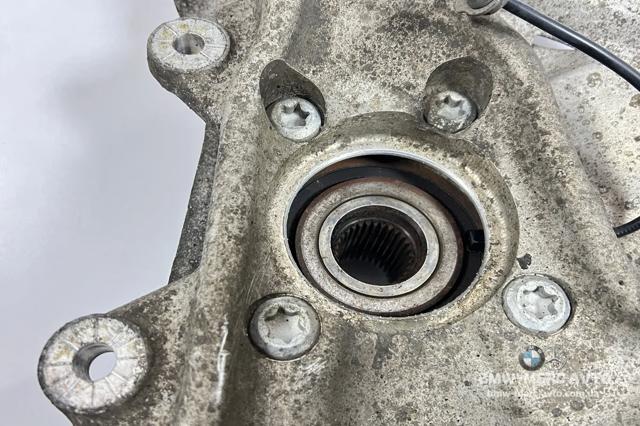 Кулак поворотный передний левый 31216773783 BMW