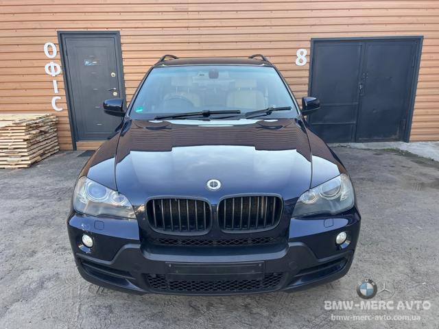 Передний бампер 51117172402 BMW