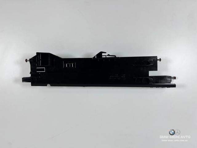 Кронштейн радиатора правый 7799762 BMW
