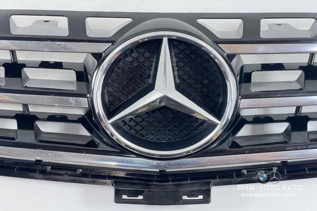 Кронштейн эмблемы решетки радиатора A0008880060 MERCEDES