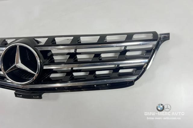 A0008880060 Кронштейн эмблемы решетки радиатора купить Хмельницкий