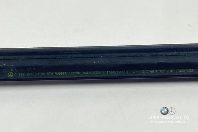 MERCEDES A1646905380 Молдинг стекла заднего левый в наличии Украина