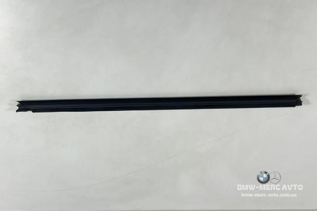 Уплотнитель стекла двери передней левой внутренний (планка) A1667250365 MERCEDES