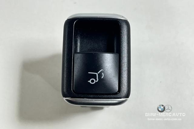 Кнопка салона привода замка 3/5 двери (ляды)/крышки багажника A1668707610 MERCEDES