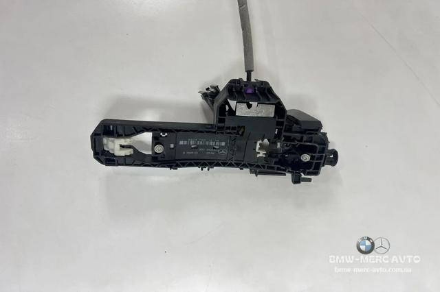 A2047601634 Держатель наружной ручки двери правых дверей купить Ровно