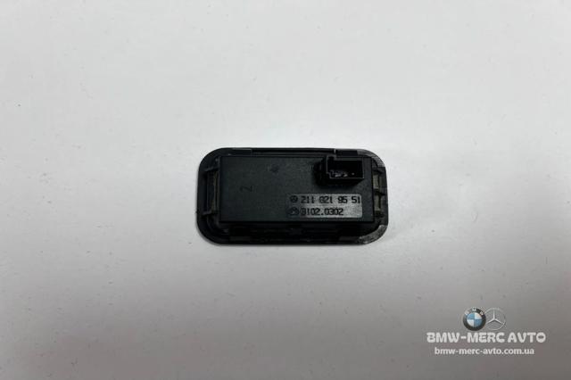 Кнопка привода замка крышки багажника (двери 3/5-й (ляды) A2118219551 MERCEDES