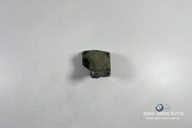 Кронштейн подушки (опоры) двигателя, левой A6422230204 MERCEDES
