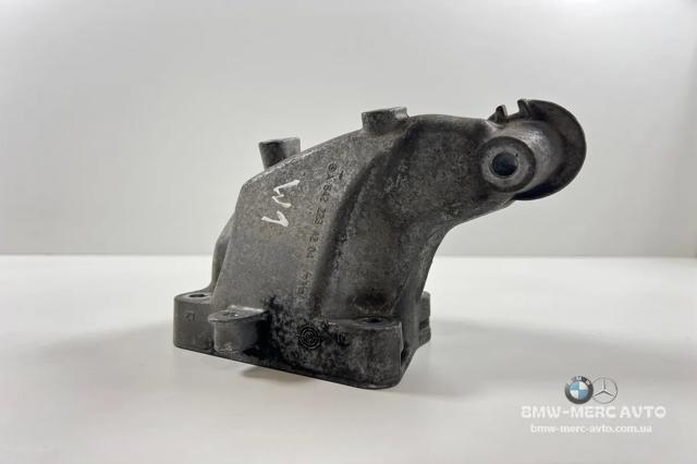 Кронштейн подушки (опоры) двигателя, правой A6422234204 MERCEDES