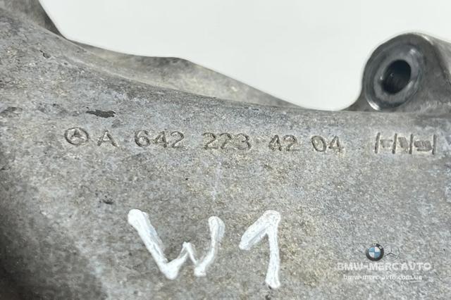 MERCEDES A6422234204 Кронштейн подушки (опоры) двигателя правой в наличии Винница