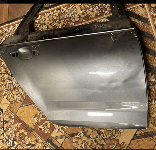 Дверь пассажирская задняя правая 8W9833052E VAG