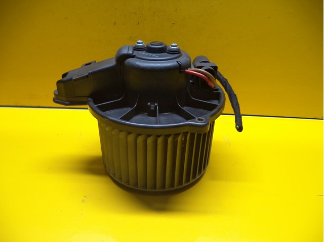 Двигун вентилятора пічки (обігрівача салону) для audi a6 (c5) (0130111202) с 97-04 г.в.  0130111202