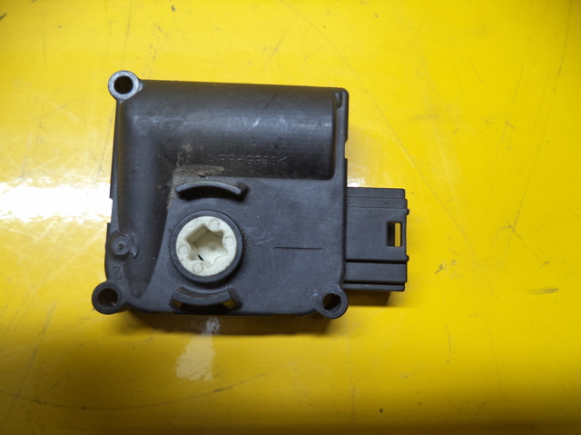 Моторчик заслонки печки 0132801359 BOSCH