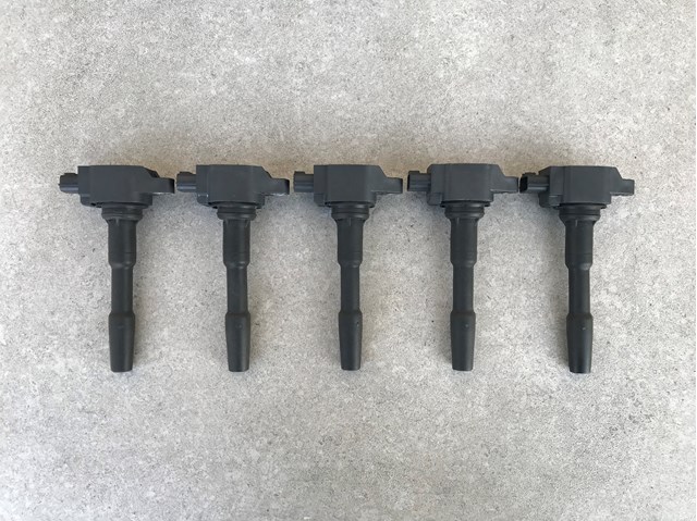 Катушка зажигания 224332428R NISSAN