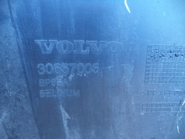 VOLVO 30657005 Передний бампер в наличии Киев
