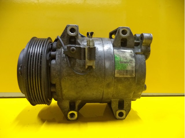 Компрессор системы кондиционирования 30665339 VOLVO