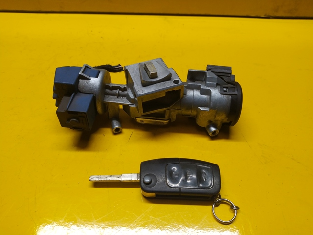 Замок зажигания 3M513F880AC FORD