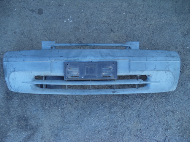 Передний бампер 7700307057 RENAULT