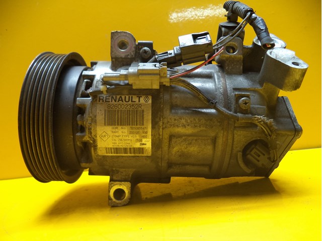 Компрессор кондиционера 926002352R RENAULT