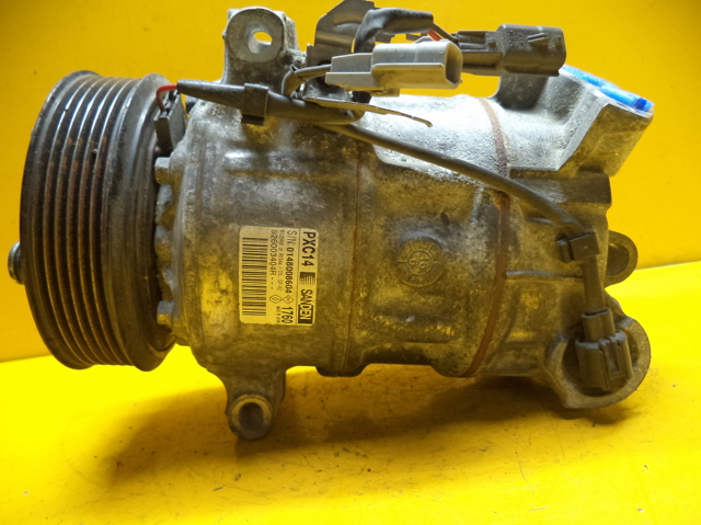 Насос кондиционера 926003404R RENAULT