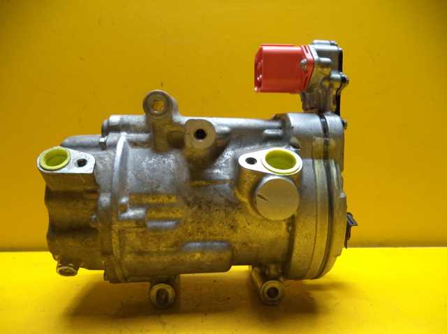 Компрессор климатической установки 926005SA1A NISSAN