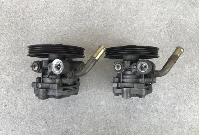 B25D32600B Mazda Насос гидроусилителя руля (ГУР)