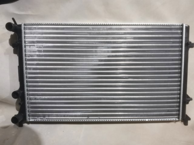 Радиатор охлаждения 180121251 VAG