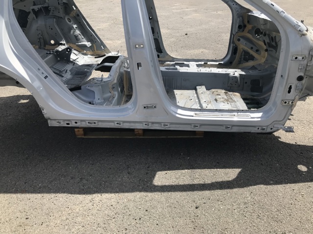VOLVO 32234142 Порог внешний правый в наличии Черновцы