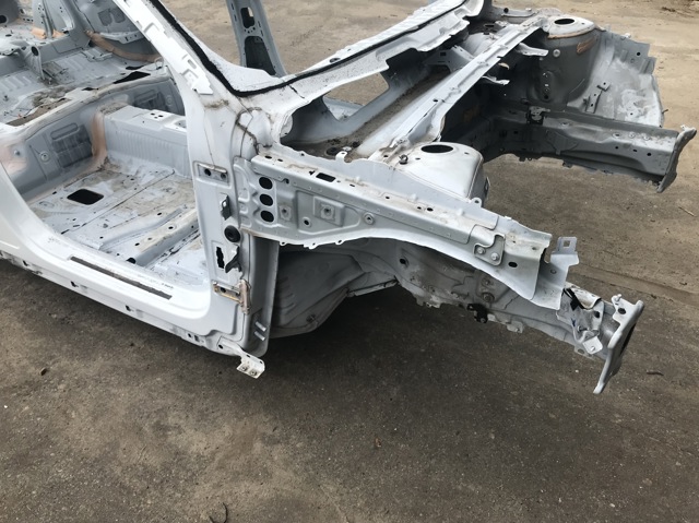 VOLVO 32405119 Арка крыла переднего правого в наличии Полтава