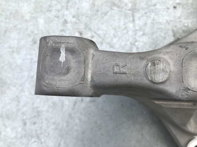 51711KL000 HYUNDAI Цапфа (поворотный кулак) передний правый купить в Ужгород